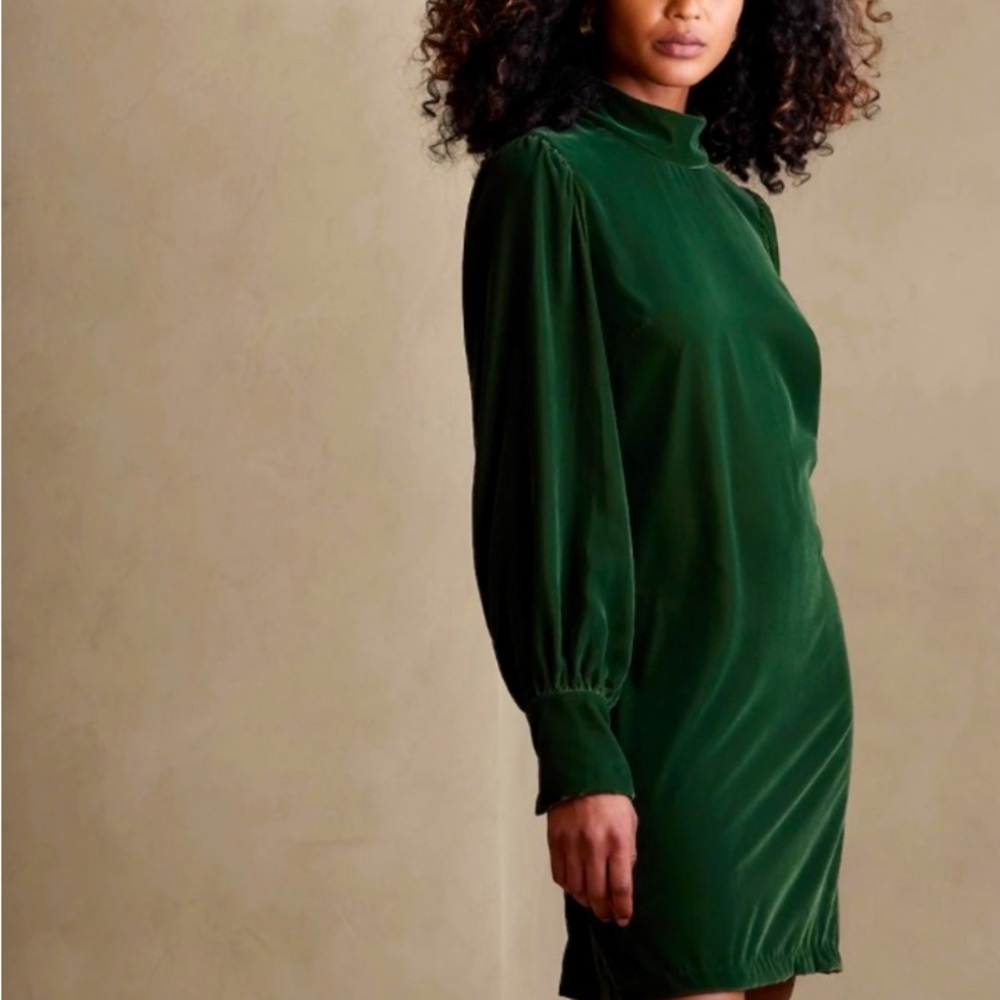 Banana Republic Open-Back Emerald Green Velvet Mini Dress